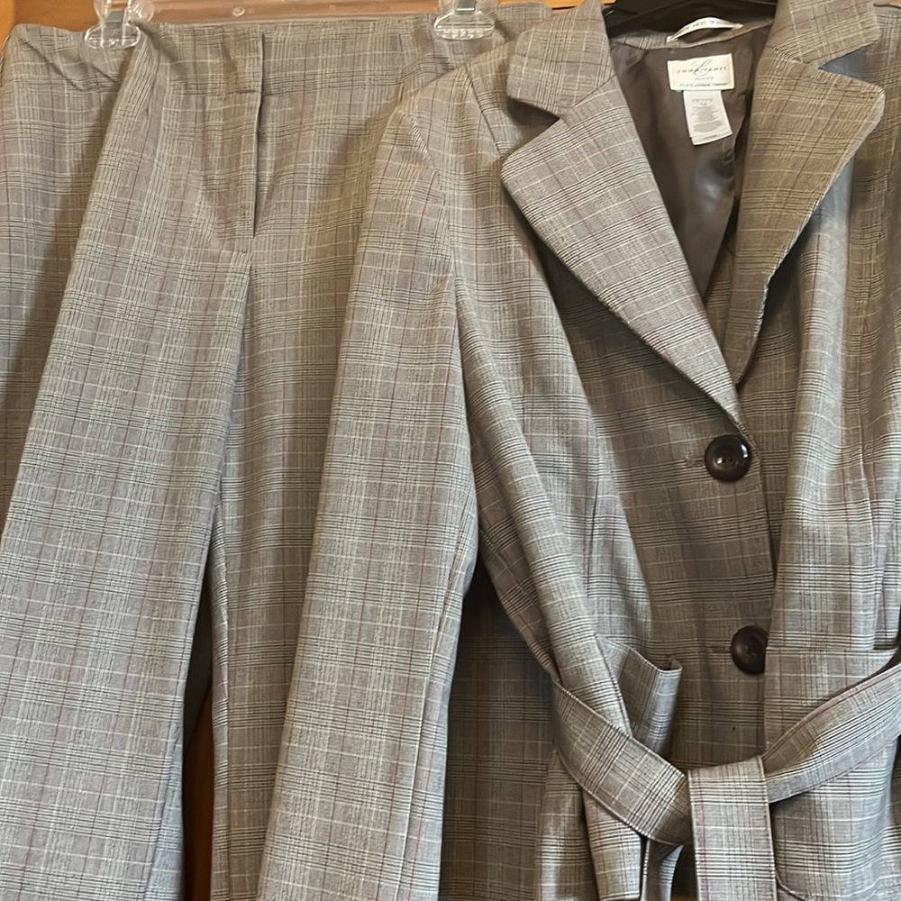 Like new Emma James stretch suit jacket and pants grey pink white black pattern - Picture 4 of 9